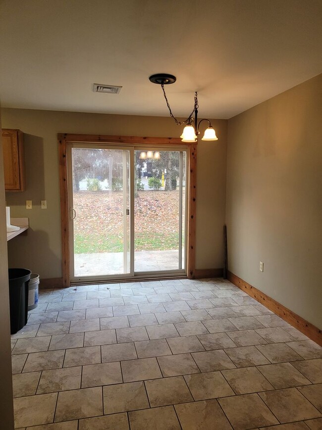 Building Photo - 3 bedroom 1.5 bathroom Townhome Leola