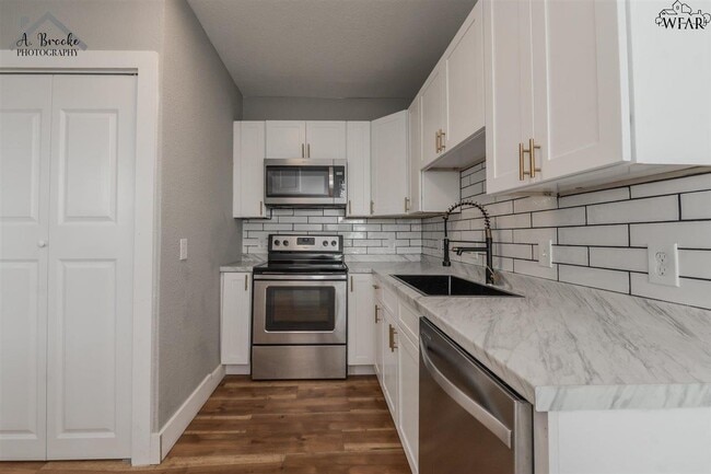 Building Photo - 2130 Ave H