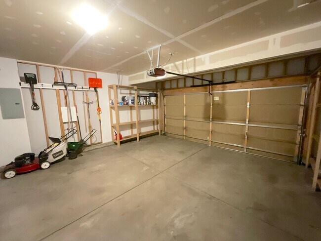 Building Photo - 7168 Prairie Wind Dr