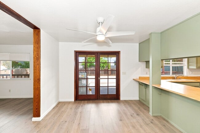 Building Photo - 831 Lightwood Ct