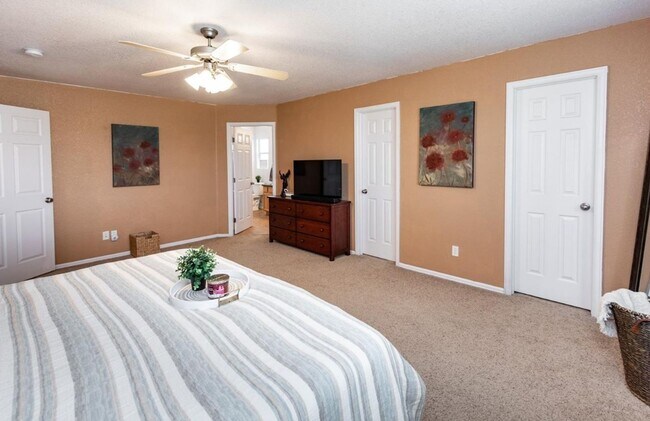 Building Photo - Spacious 5-Bedroom Home on 5 Acres with Panoramic Mountain Views & Endless Possibilities