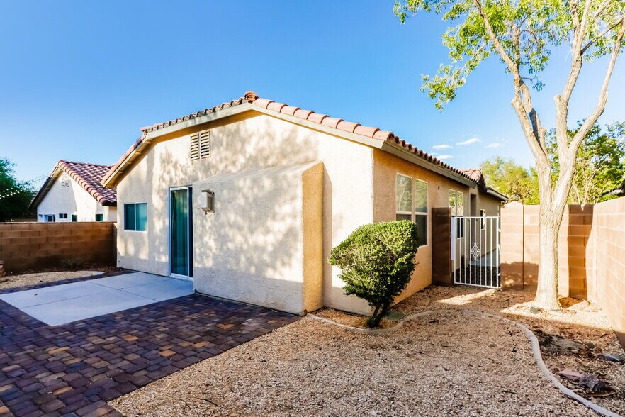 Building Photo - 11065 Romola St