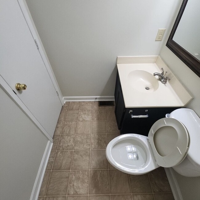 Building Photo - Surfside Beach Townhome- Long Term Rental