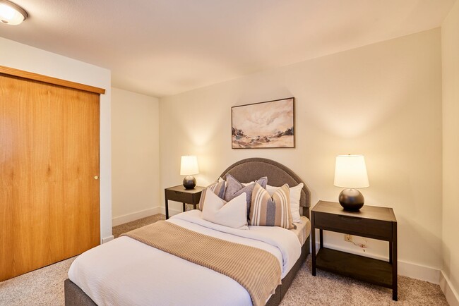 Building Photo - Delightful 3 bedroom home near Matthews Be...