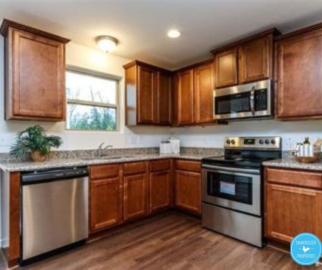 Building Photo - 25 Belhaven Dr