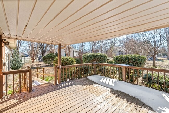 Building Photo - 2741 Clinton Cir
