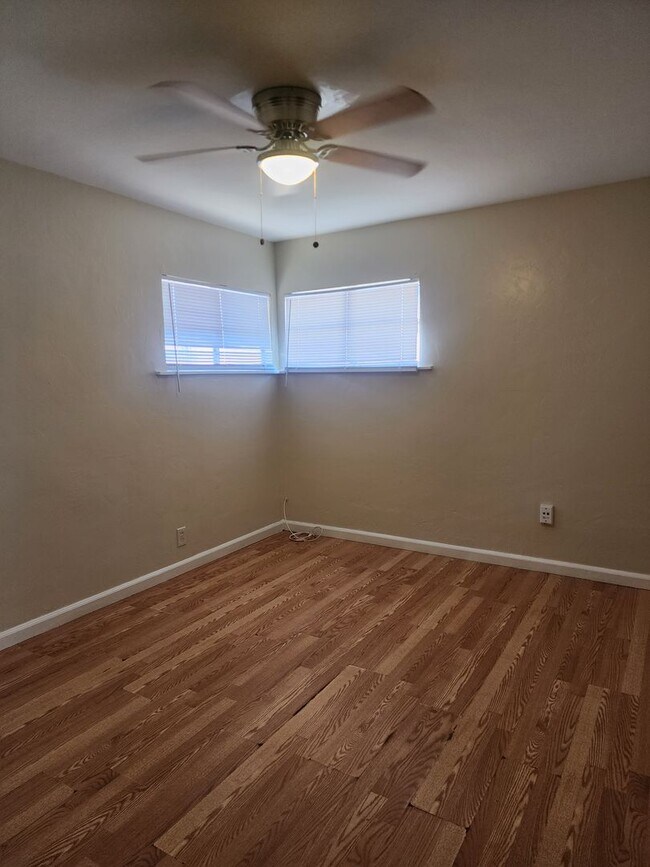 Building Photo - 1210 Oregon St