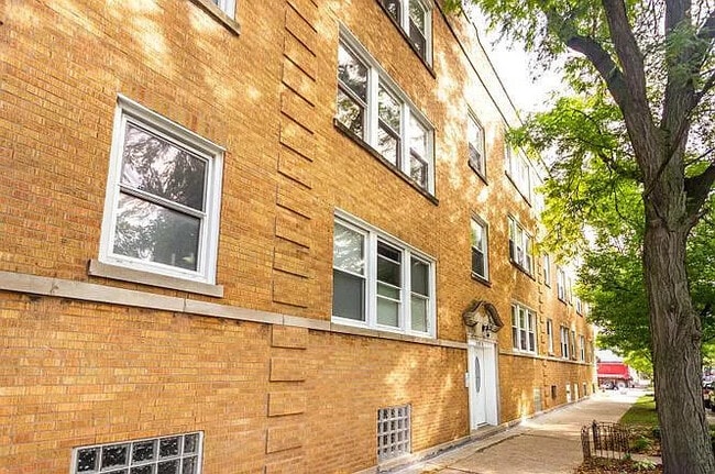 Building Photo - 3036 W Cullom Ave