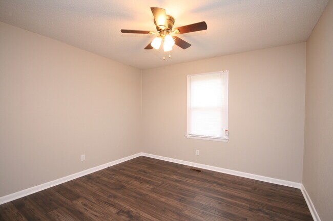 Building Photo - 6206 NW Angus Cir