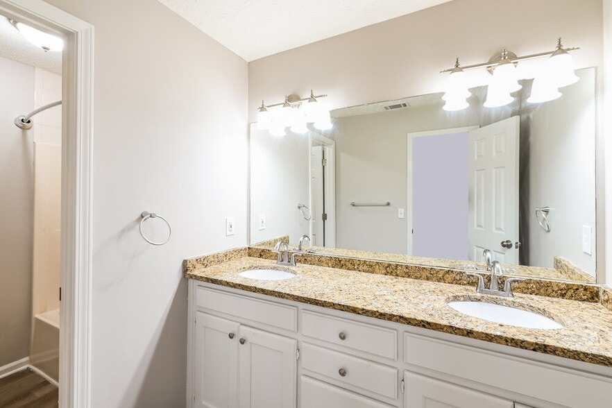 Building Photo - 1071 Cedar Bluff Trail SW