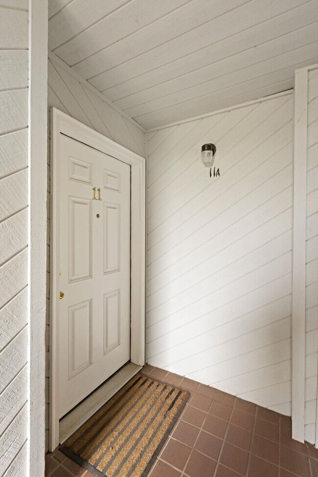 Building Photo - 11A Riverview Cir