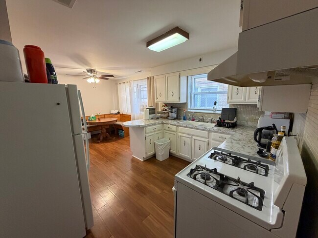 Building Photo - 2848 N Auxplaines St