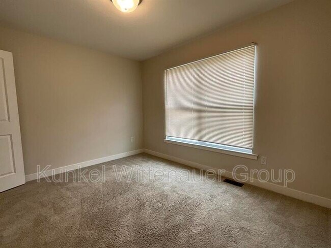 Building Photo - 808 Applewood Creek Dr