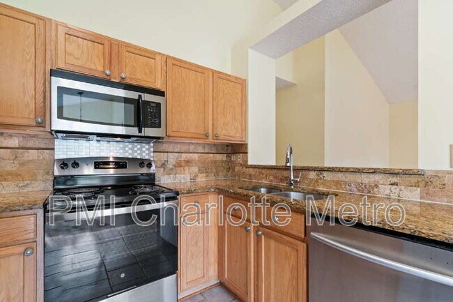 Building Photo - 3649 Dashiel Dr