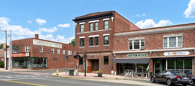 Building Photo - 2 Pearl St