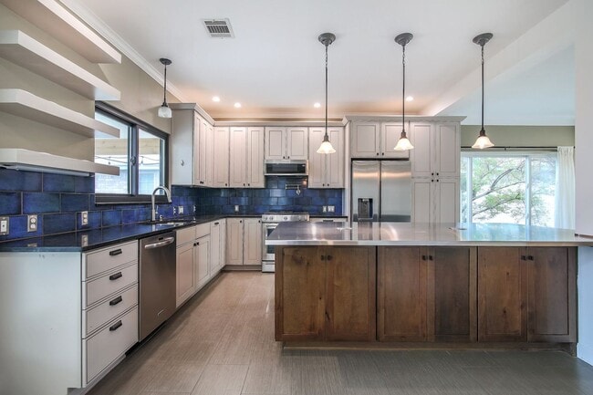 Building Photo - Remarkable in Round Rock!