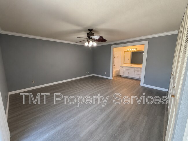 Building Photo - 930 Graywood Cir