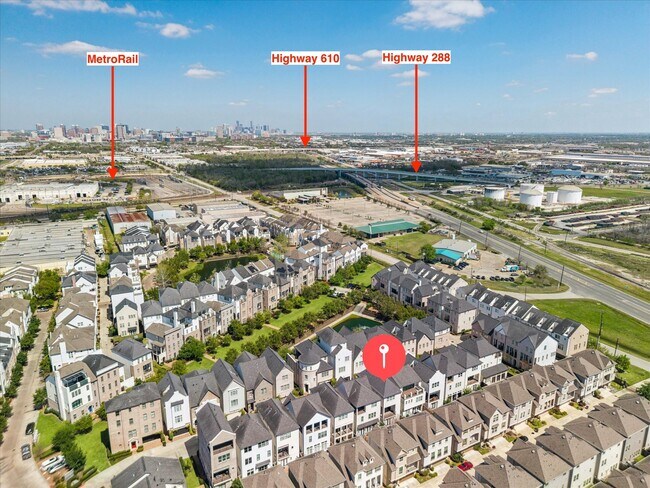 Building Photo - 2016 Covent Garden Station