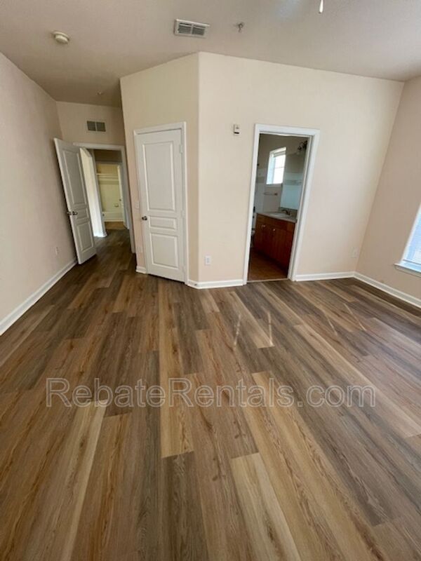 Building Photo - 8290 Gate Pkwy W
