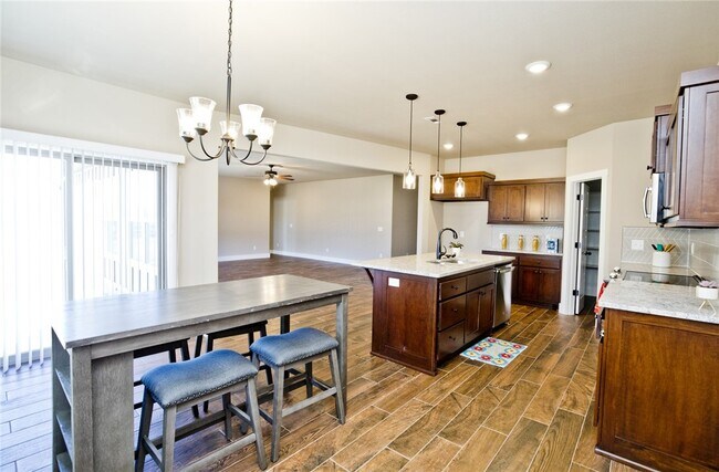 Building Photo - 2629 N Justin Dr