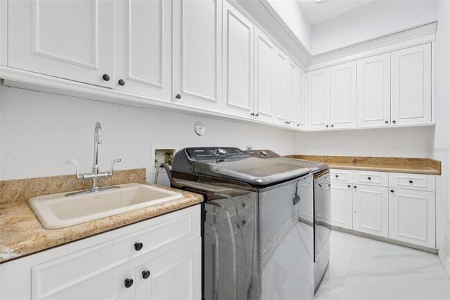 Building Photo - 10630 El Caballo Ct