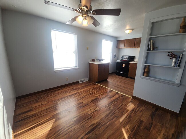 Building Photo - 1059 Gillingham Rd