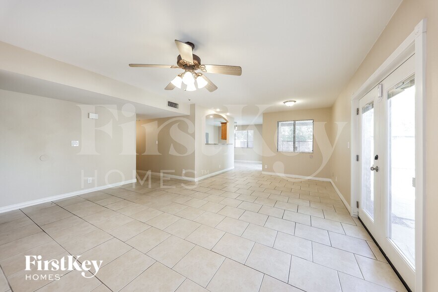 Building Photo - 9044 N 52nd Dr