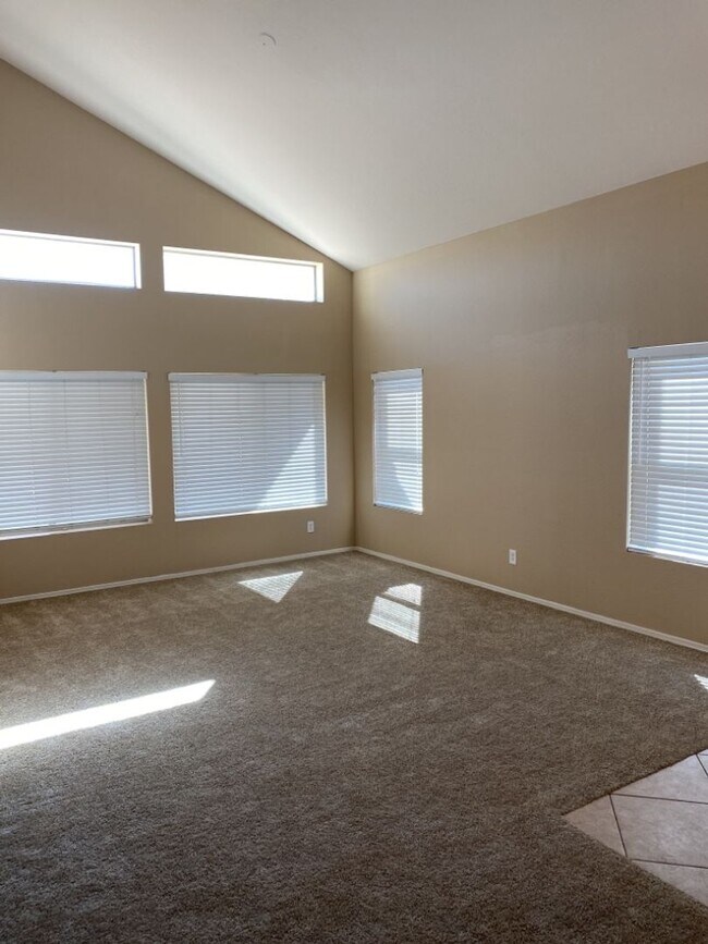 Building Photo - ELEGANCE WITH ALL THE UPGRADES!!!