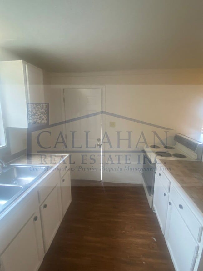 Building Photo - 700 W 33rd St