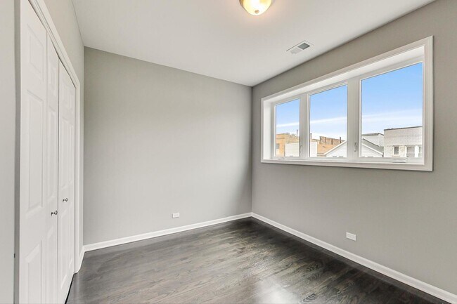 Building Photo - 2910 S Archer Ave