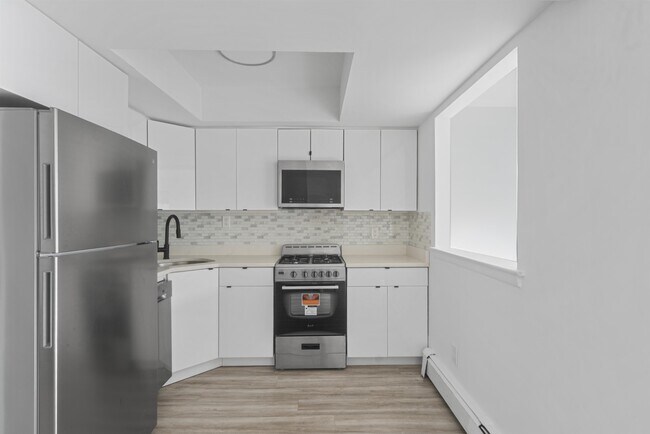 Building Photo - 4017 Hudson Ave