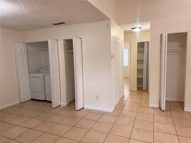 Building Photo - 9406 N Hartts Dr