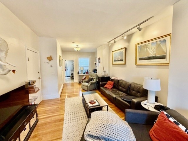 Building Photo - 83 High St