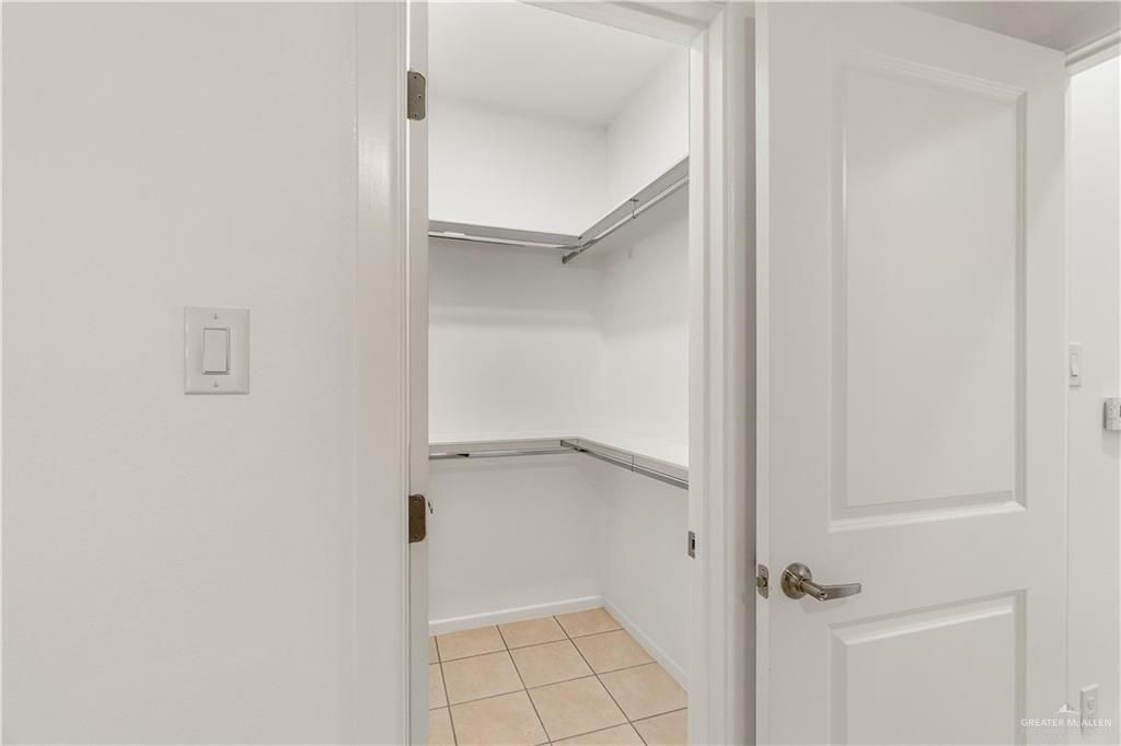 Building Photo - 418 N 3rd St