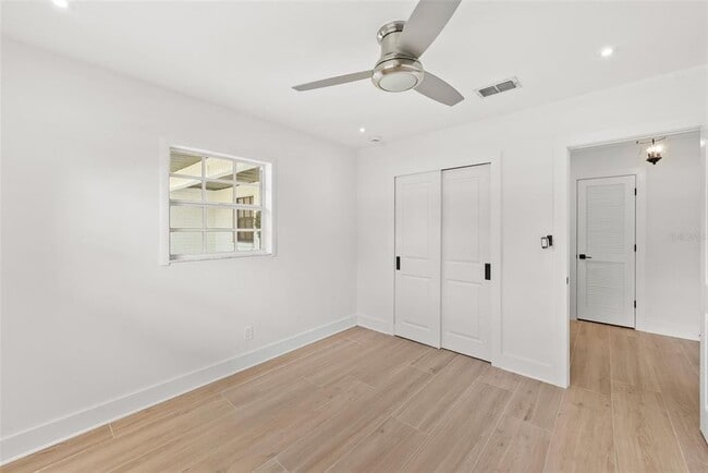 Building Photo - 4714 W Oakellar Ave