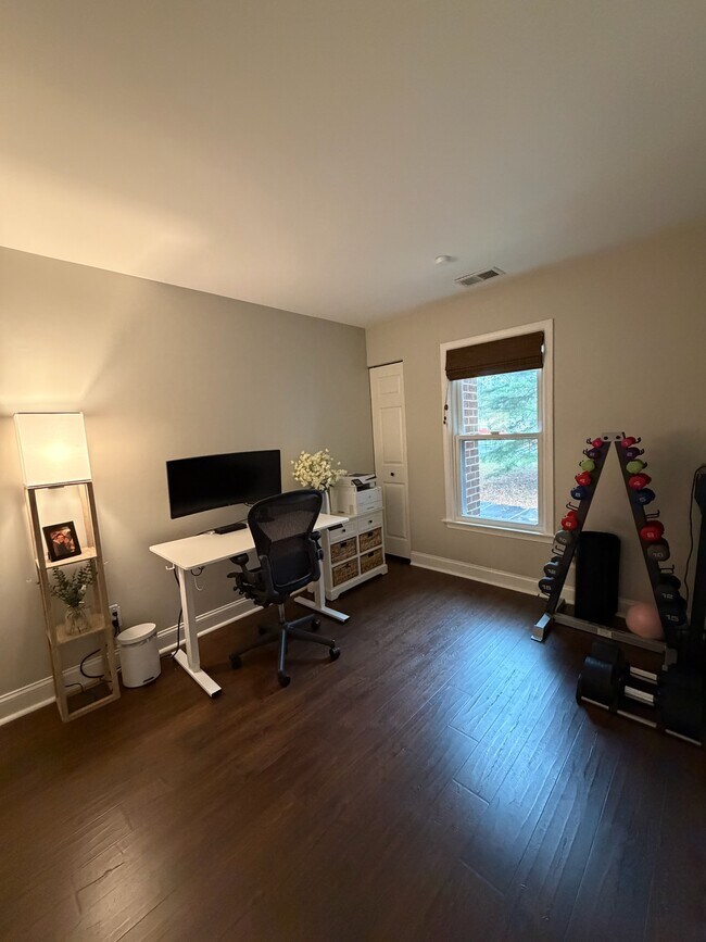 Building Photo - 7602 Lakeside Village Dr