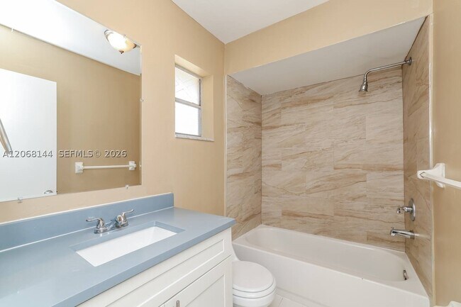 Building Photo - 1581 Wyndcliff Dr