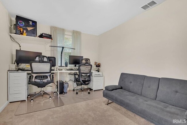 Building Photo - 1744 Parkview Dr