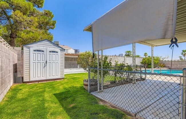 Building Photo - A fantastic  single-story home with a priv...