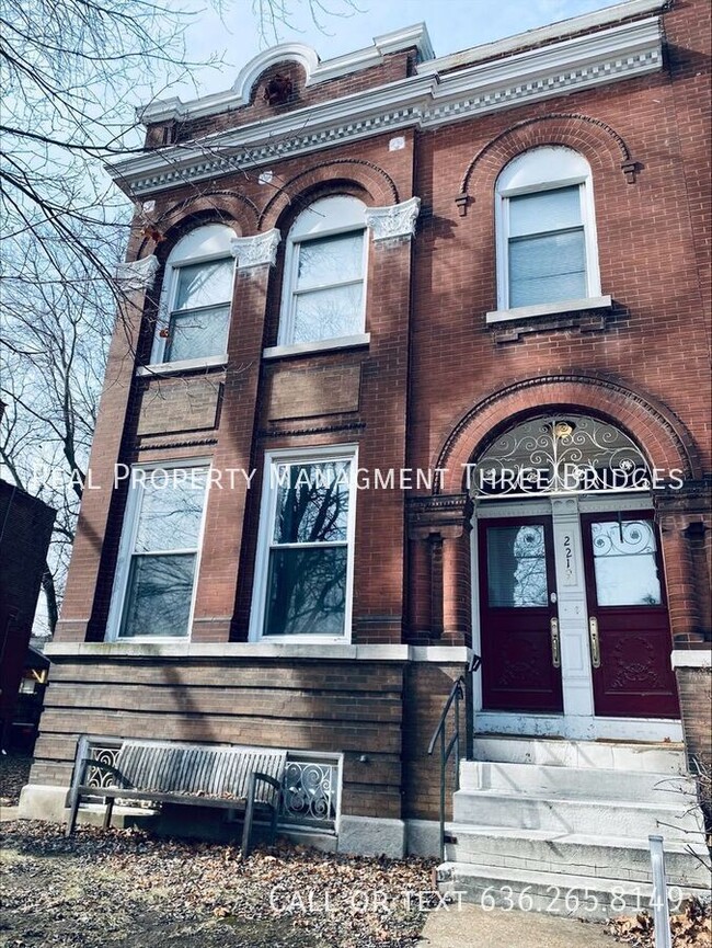 Building Photo - Soulard 2-Bedroom Upstairs Apartment