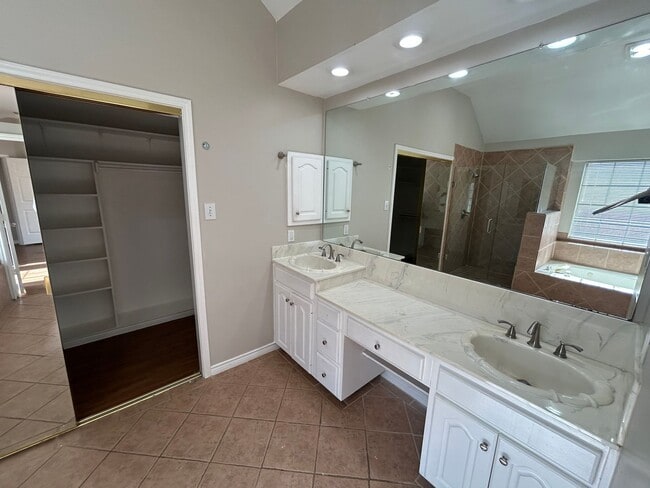 Building Photo - Location....Location....Location....Section 8