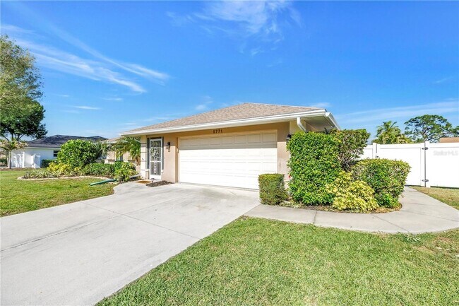 Building Photo - 5771 Timberlake Dr