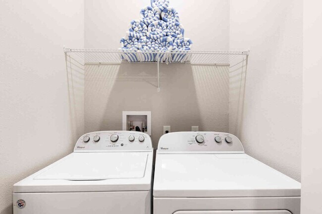 Building Photo - 7586 Sunny Dreams Ln