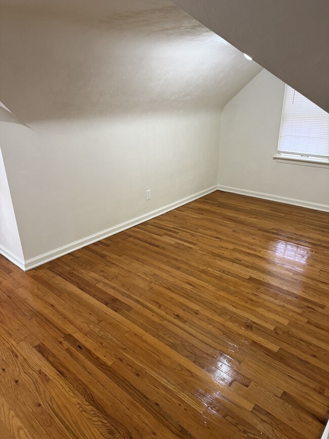 Building Photo - 2201 Windemere Ave