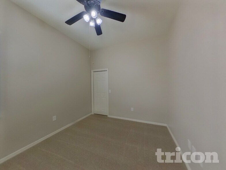 Building Photo - 1810 Cattleman Dr