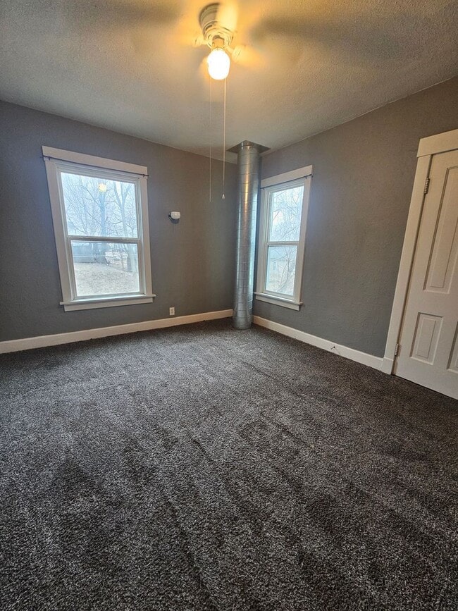 Building Photo - 606-608 W 9th Street