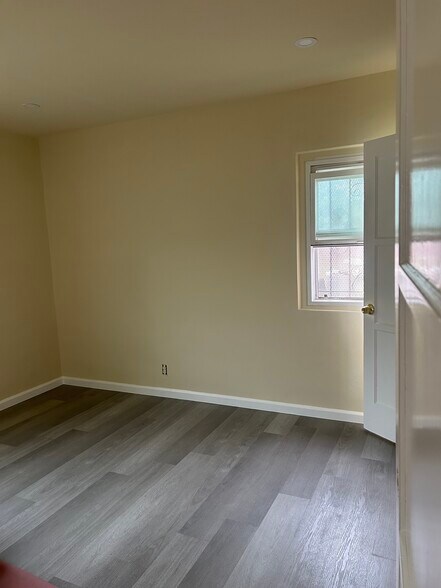 Building Photo - 11116 Doty Ave