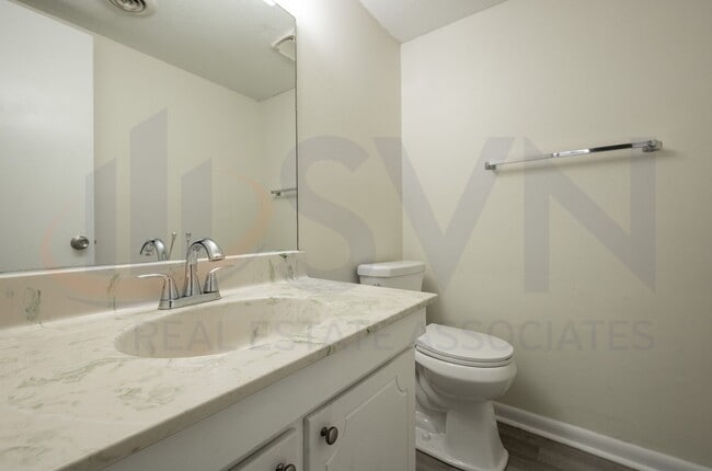 Building Photo - Charming 2-Bedroom Condo for Rent in Chape...
