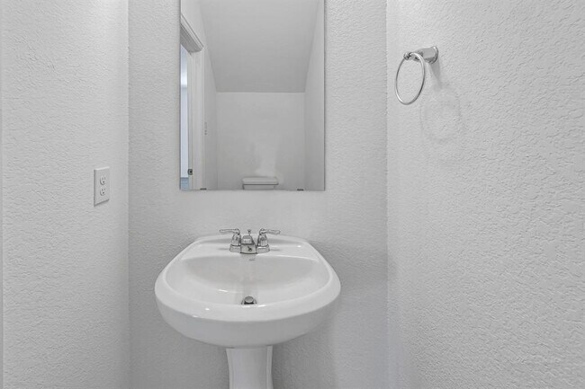 Building Photo - 31319 Whitfield Ct