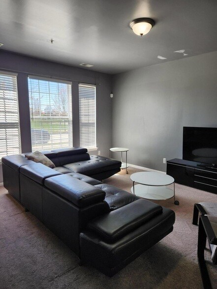 Building Photo - 23668 Northstone Village Dr